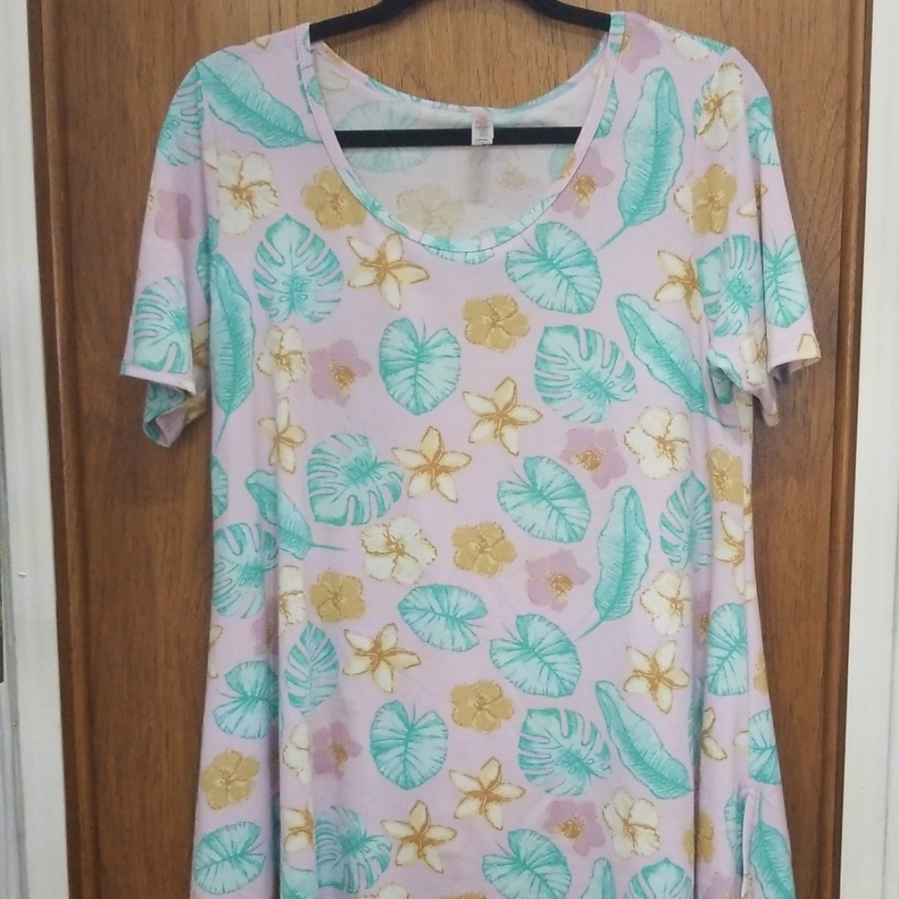 LuLaRoe Perfect Tee Medium